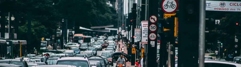 Conheça a fundo a legislação de trânsito para aumentar a segurança e economia da sua frota.